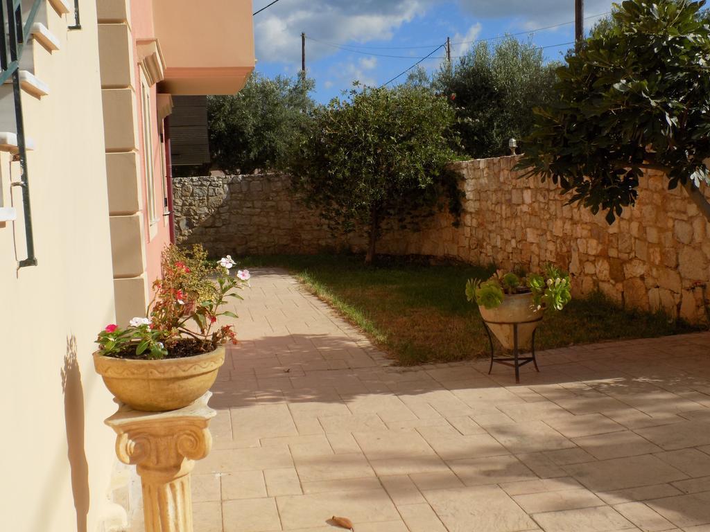 Kolona Apartments Ликсури Экстерьер фото