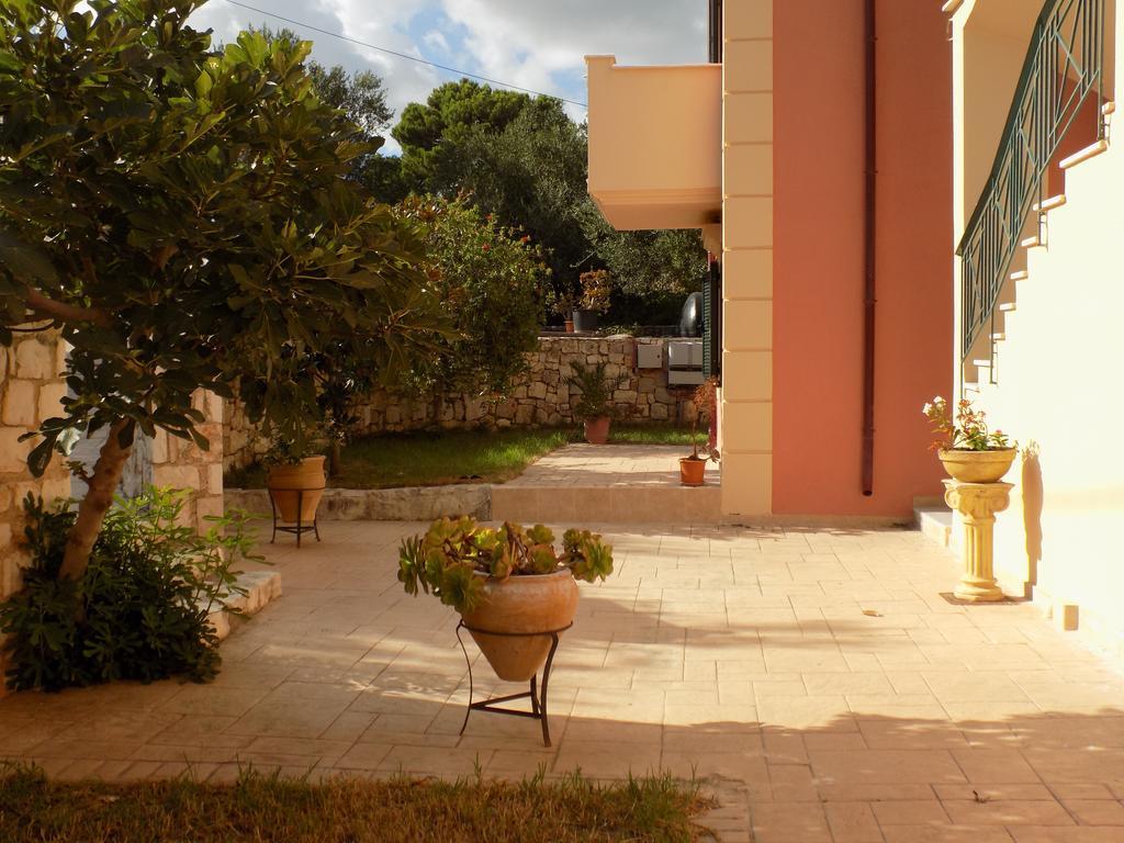 Kolona Apartments Ликсури Экстерьер фото