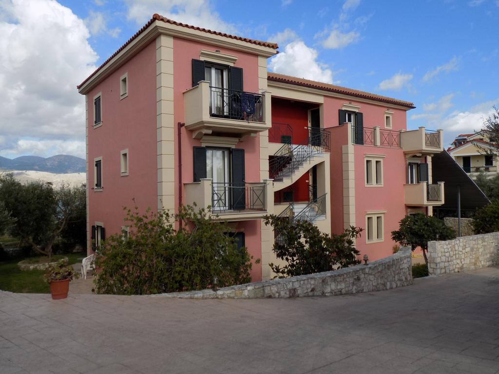 Kolona Apartments Ликсури Экстерьер фото