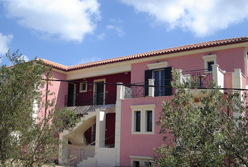 Kolona Apartments Ликсури Экстерьер фото